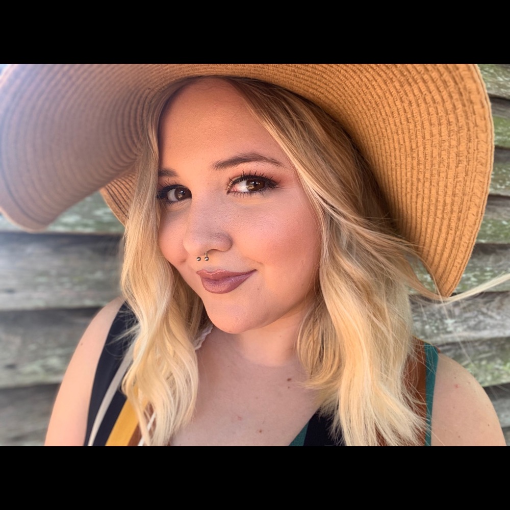 Meet your Posher, Brooke